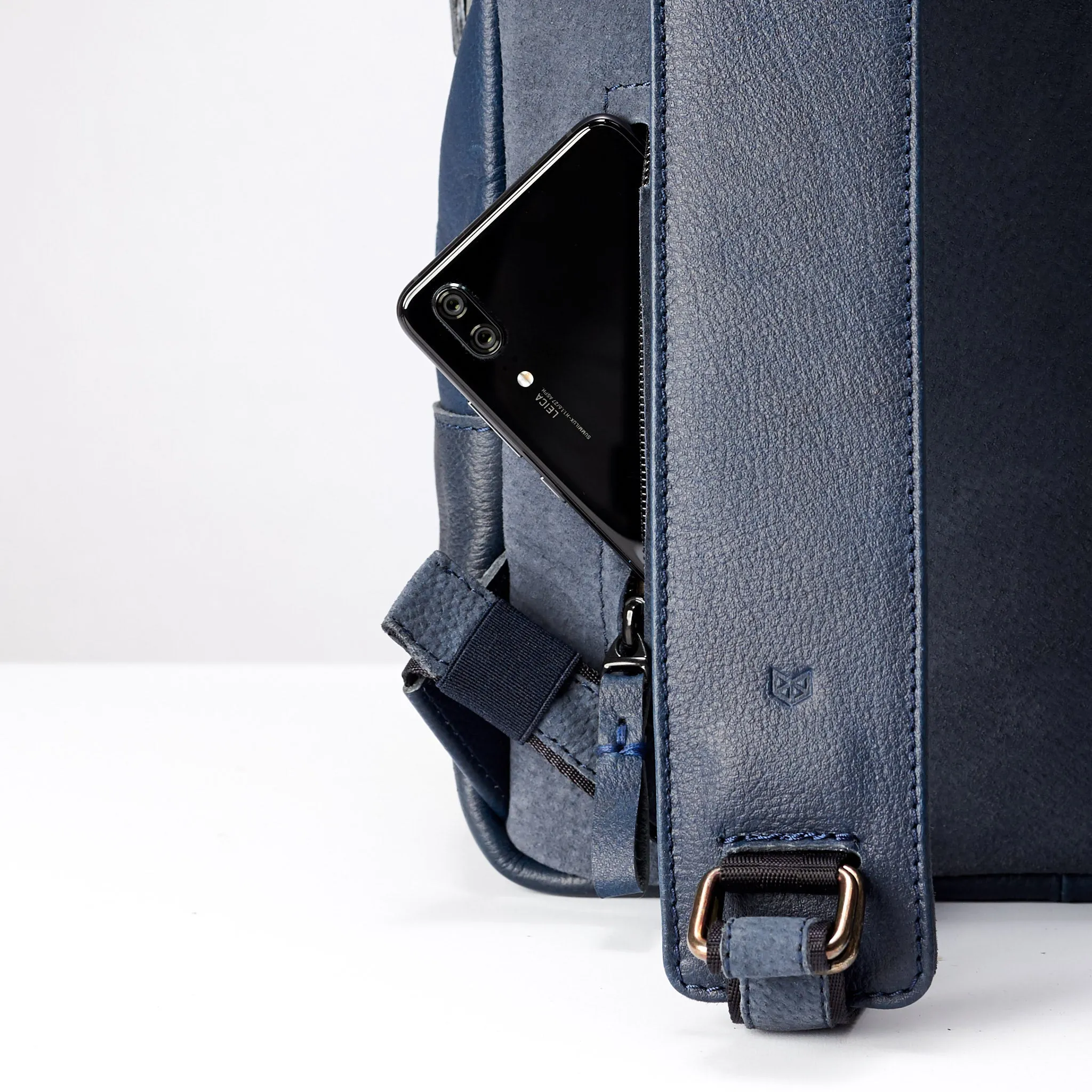 Bisonte Backpack · Navy